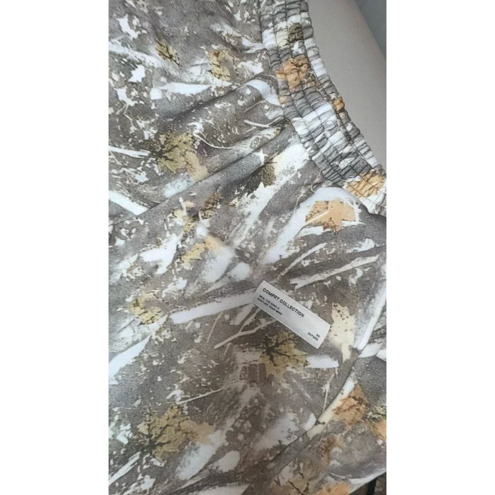 Unisex size LARGE Comfrt camouflage sweats. Super soft. EUC.